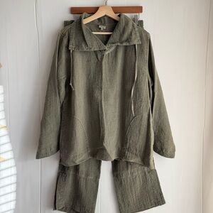 Focus Lifestyle Collection Olive Green Women's Blouse and pants set soft green M
